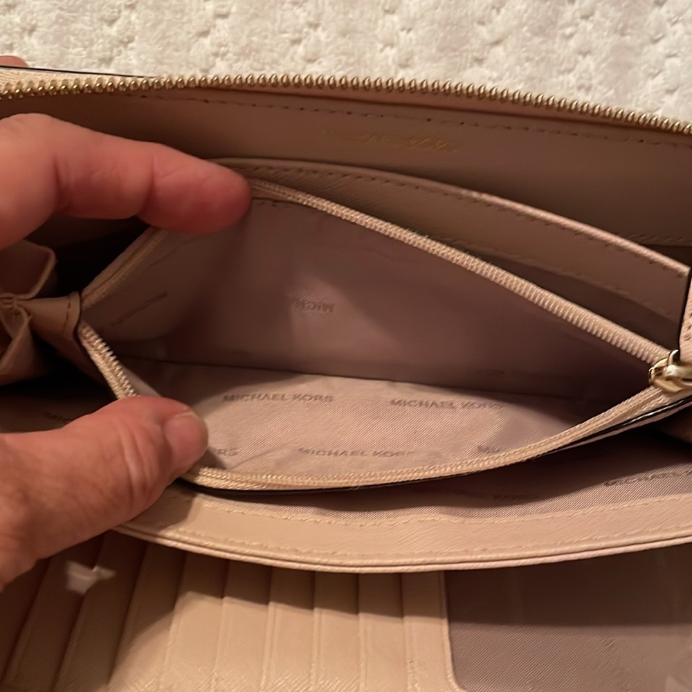Michael Kors Continental leather wristlet in soft pink - Picture 7 of 15
